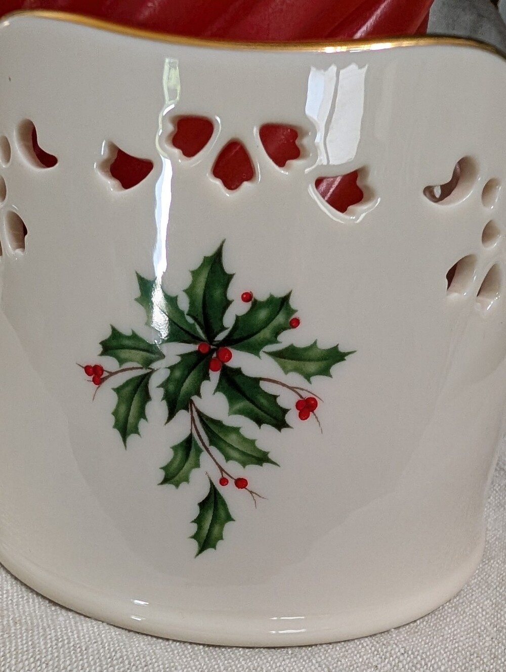 Lenox "HOLIDAY" Pierced Wine Bottle Holder Coaster Candle Holy Berried 3.5" H